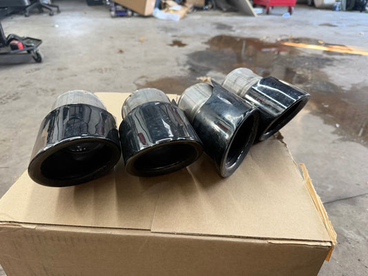 OEM Macan Gloss Black Sport Exhaust Tips: 2015-2021 Base & S